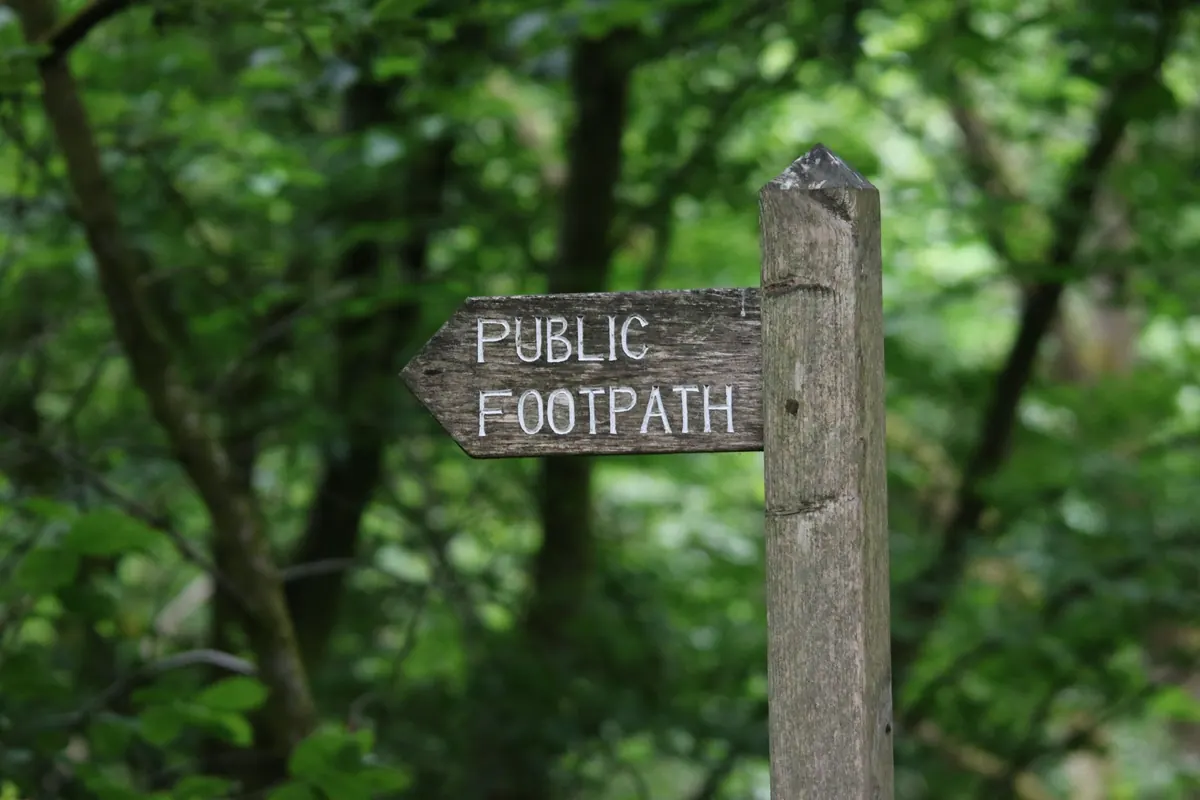 How to Plan a Circular Countryside Walk Using Public Footpaths